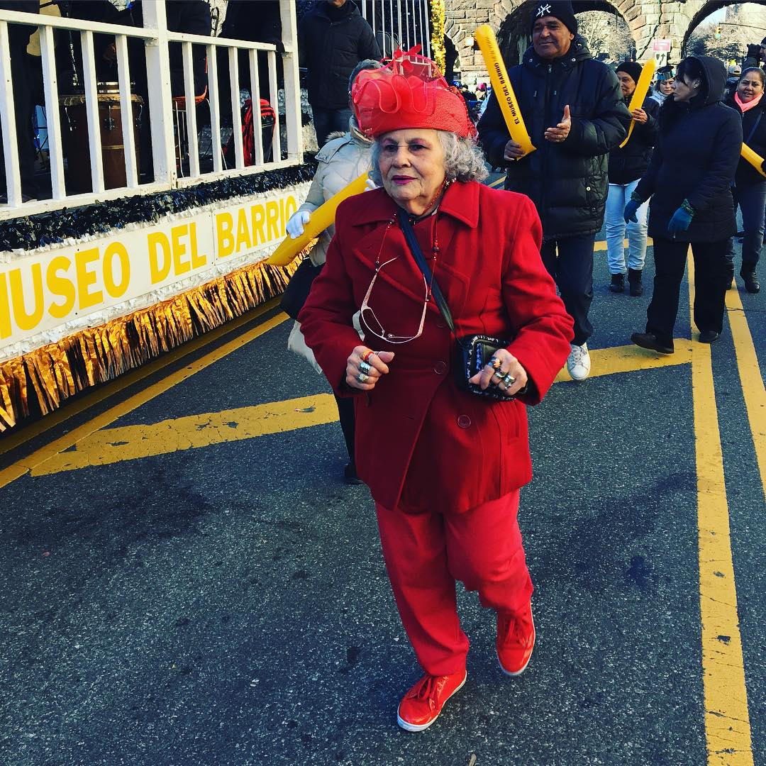 Love this #dancingqueen #threekingsday #museodelbarrio @elmuseo #parade check her out @advancedstyle! #NYC #uptown #eastharlem #prettyprettynewyorkcity