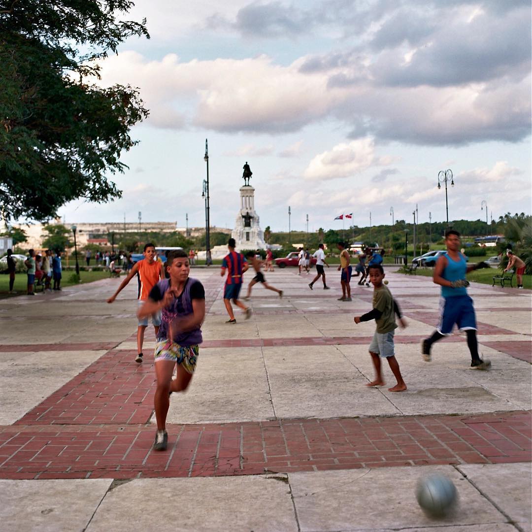Playing #futbal #soccer #plaza13demarzo #havana #cuba #film #kodakportra #filmisnotdead #120film #hasselblad