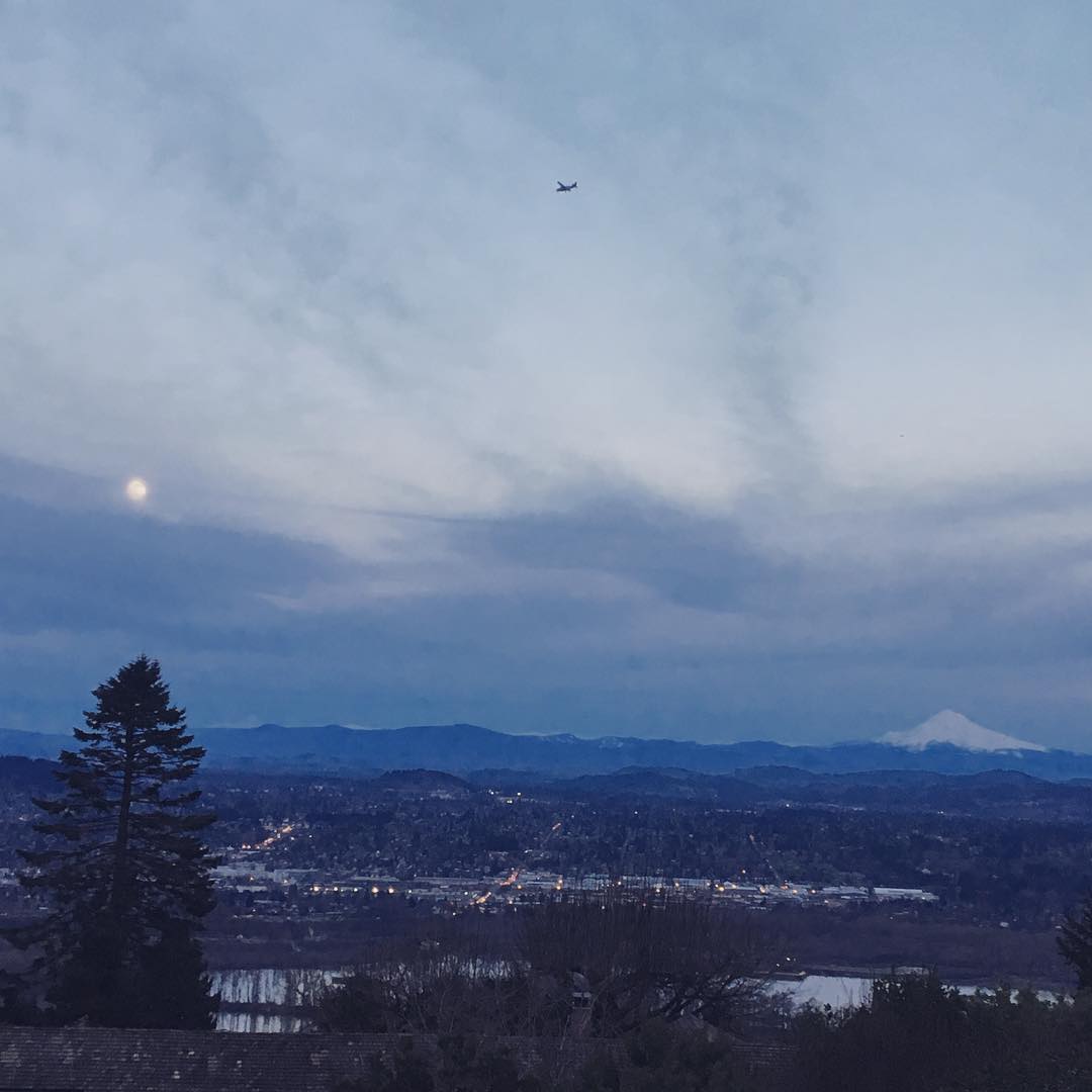 This view of #Portland #pdx #mthood and #moon and #plane doesn't get old... #magichour
