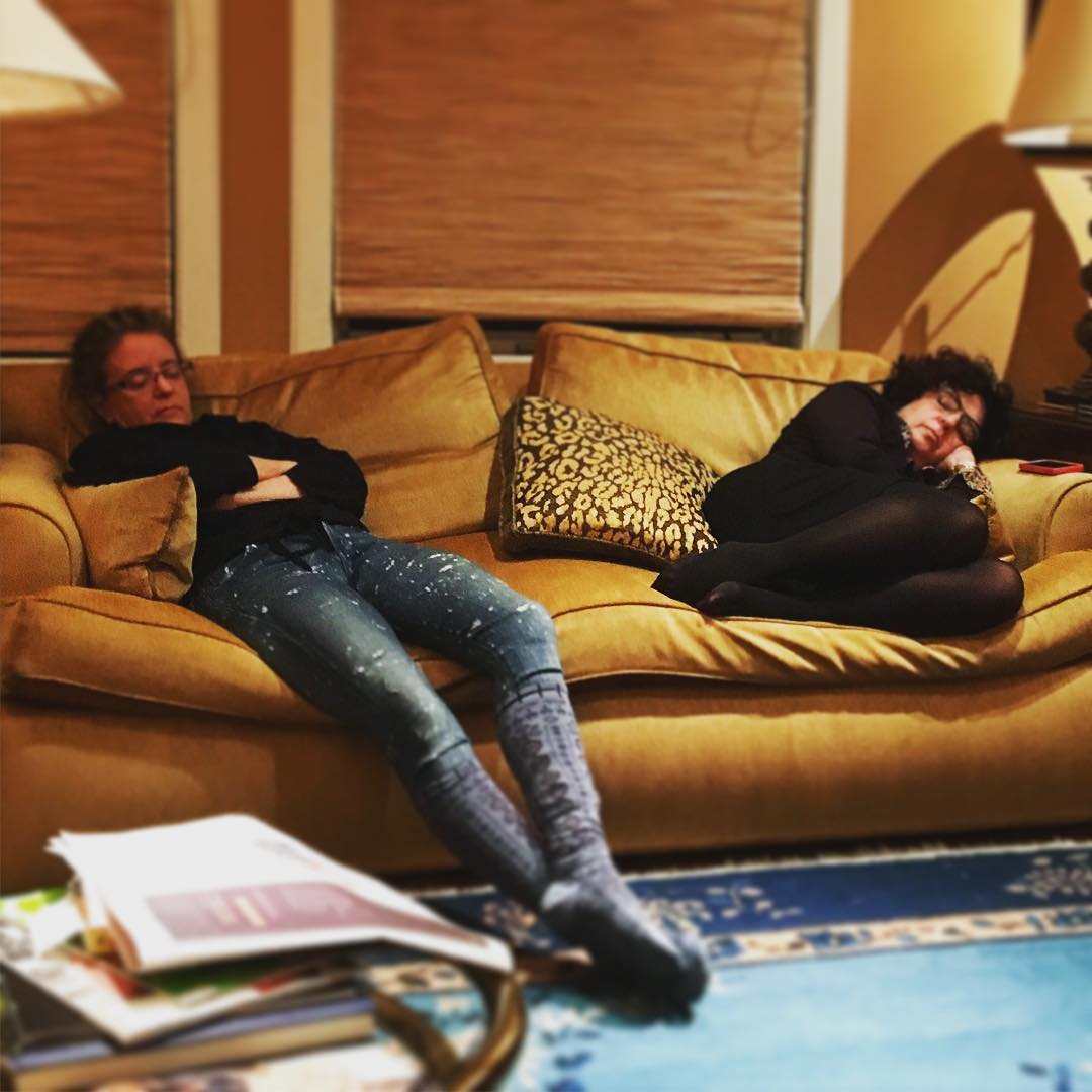 #tbt to this Monday around 8:15 PM in #PDX #portland #ancestralhome these two #zonked on the couch. #bigsisters #littlebrothersrevenge #snoozesisters