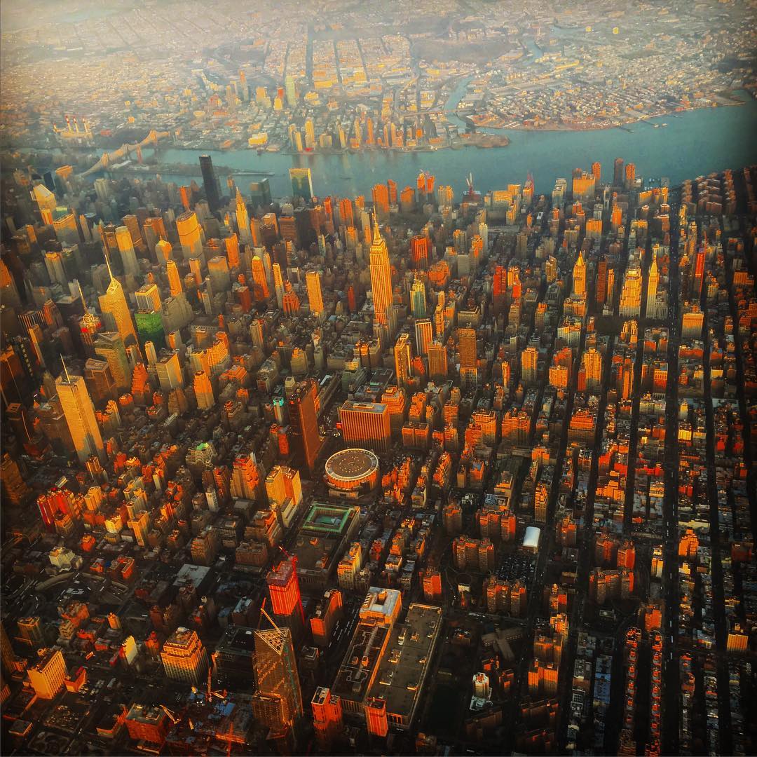 Hey #manhattan #prettyprettynewyorkcity I'm #home... And you're looking fine.