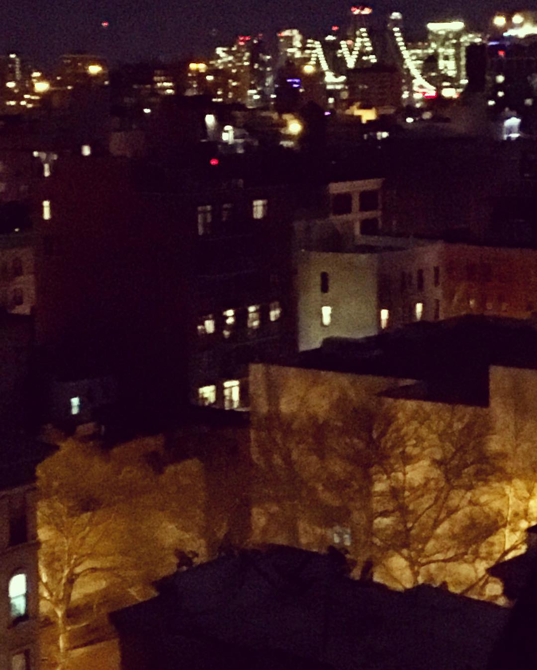 #newyorkatnight view 1 #manhattan #dowtown fire escape party view #prettyprettynewyorkcity #brooklynbridge