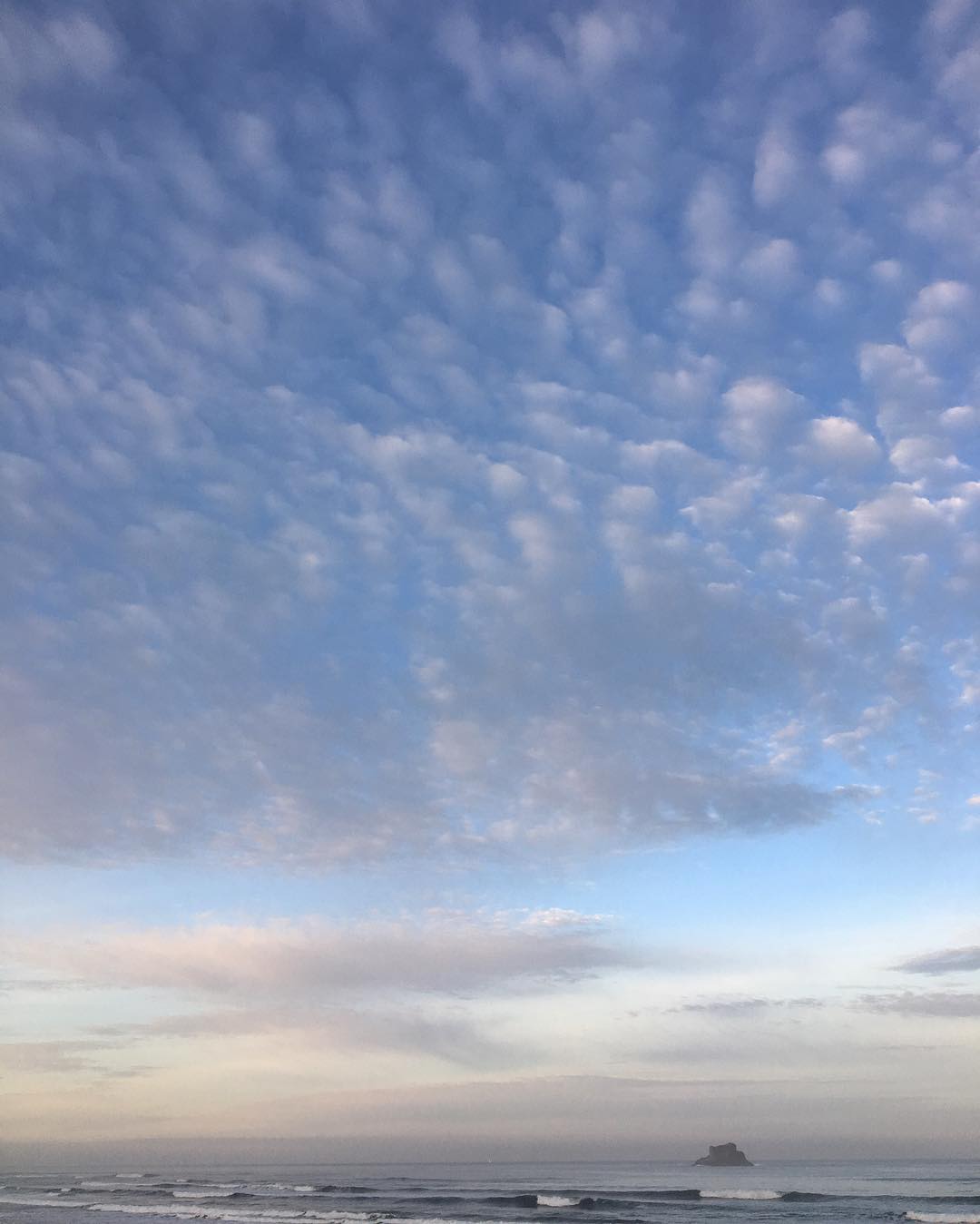 Morning! #castlerock #archcape #iadoregon #clouds