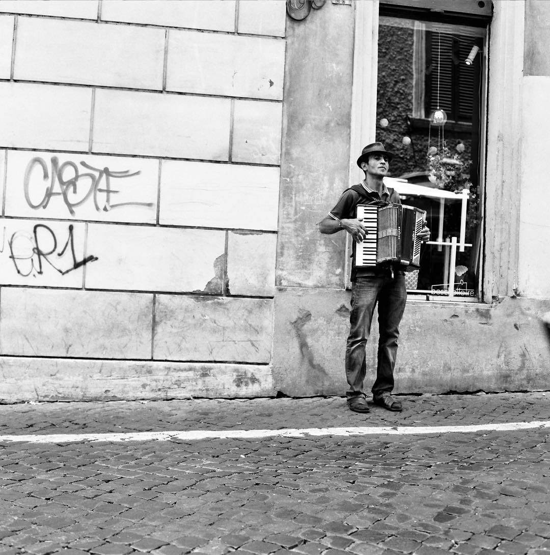 Play me a tune #accordion man #roma #rome in the heat of July before #spaldingmfa residency #monti l'asino d'oro off #viapanisperna #italy #italia #shootfilm #120film #blackandwhite #hasselblad #streetphotography